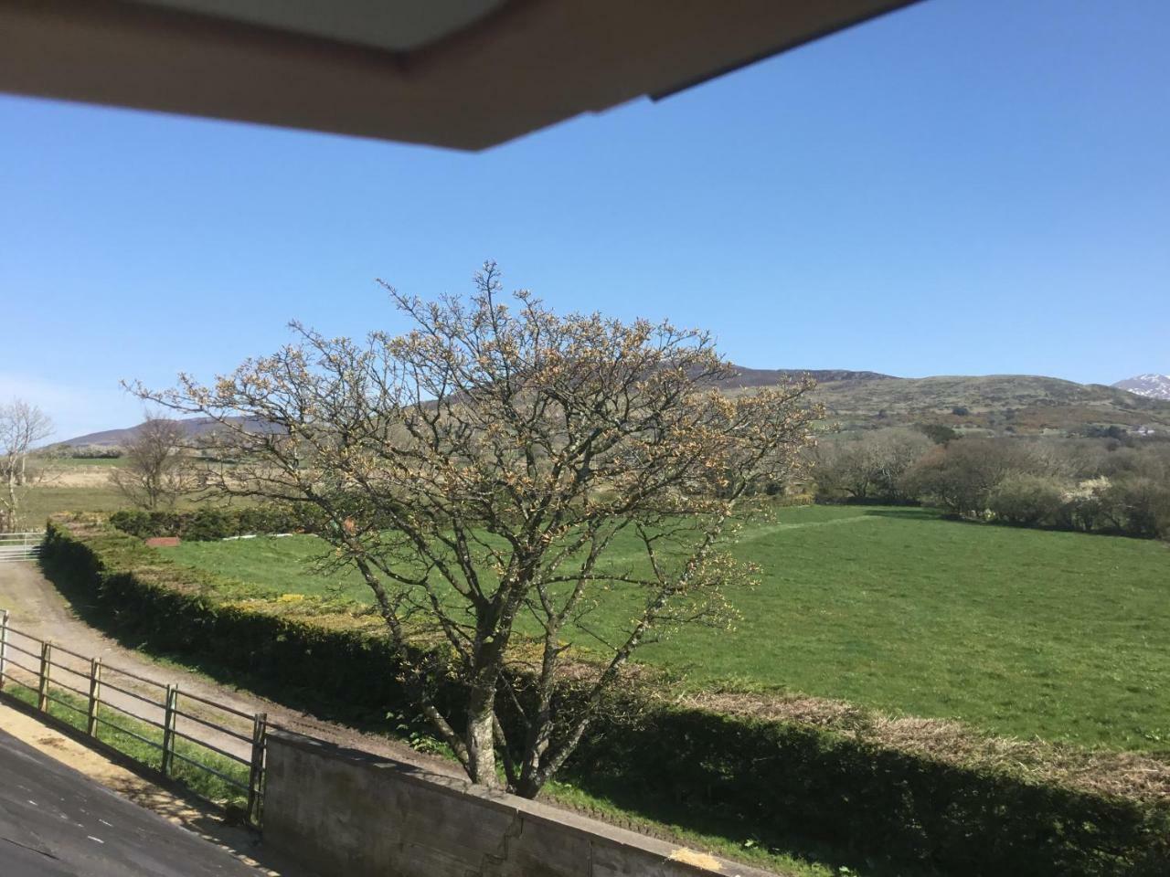 Tyddyn Perthi Farm Villa Llanberis Eksteriør bilde